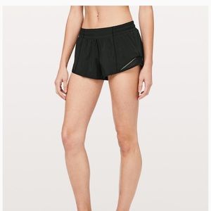Lululemon hotty hot shorts 2.5”